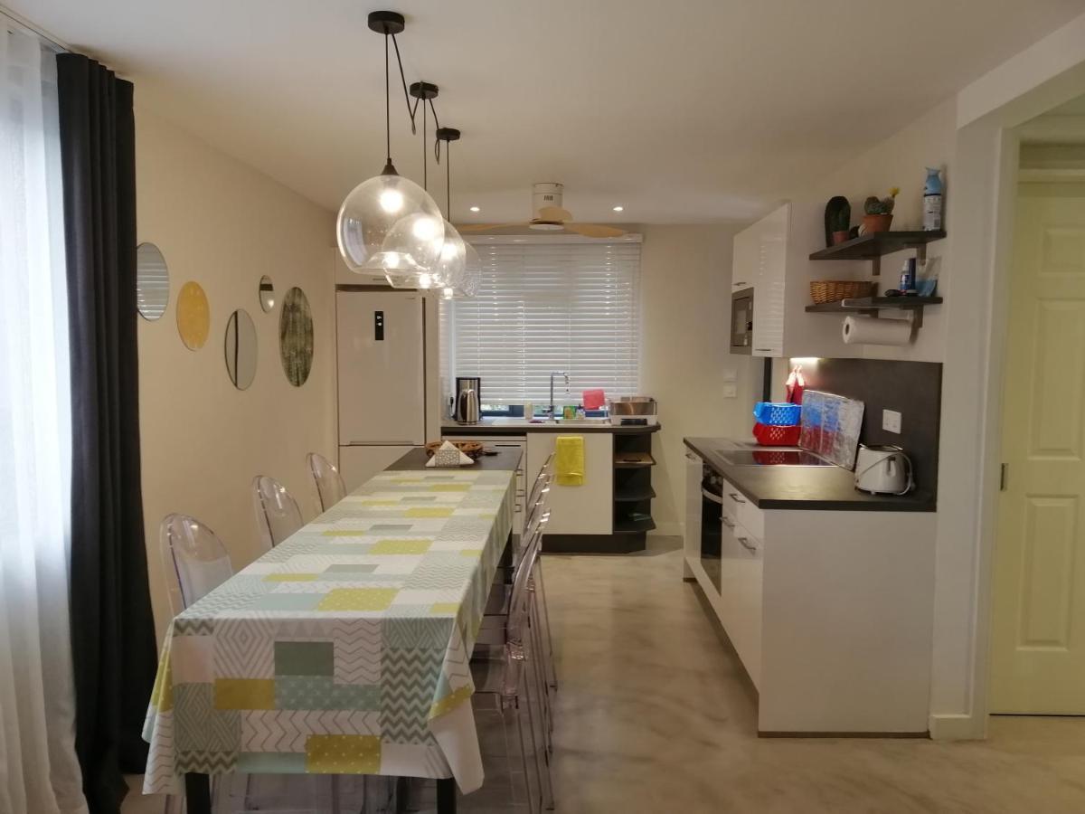 Les Cerisiers - Beach Apartment With Pool, Few Steps To The Beach Flic en Flac Luaran gambar